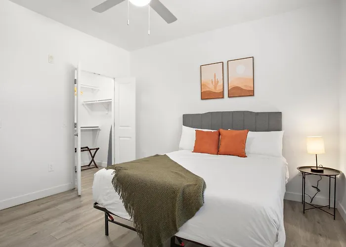 Cozysuites By The Stadium With Pool 12 Apartment