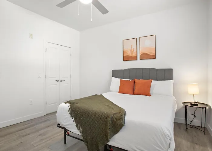 Cozysuites By The Stadium With Pool 12 Apartment