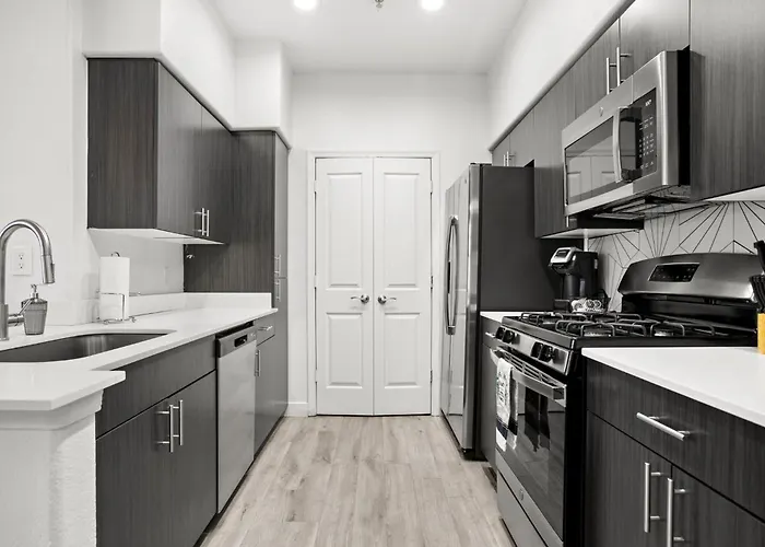Cozysuites By The Stadium With Pool 12 Apartment Glendale