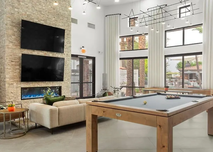 Cozysuites By The Stadium With Pool 12 Apartment