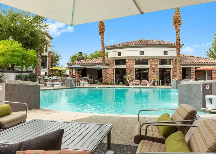 Cozysuites By The Stadium With Pool 12 Apartment Glendale