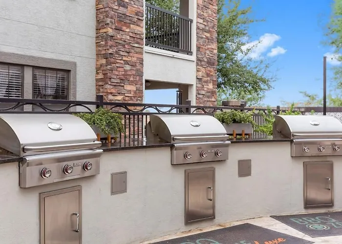 Cozysuites By The Stadium With Pool 12 Glendale