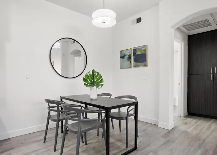 Cozysuites By The Stadium With Pool 12 Apartment Glendale