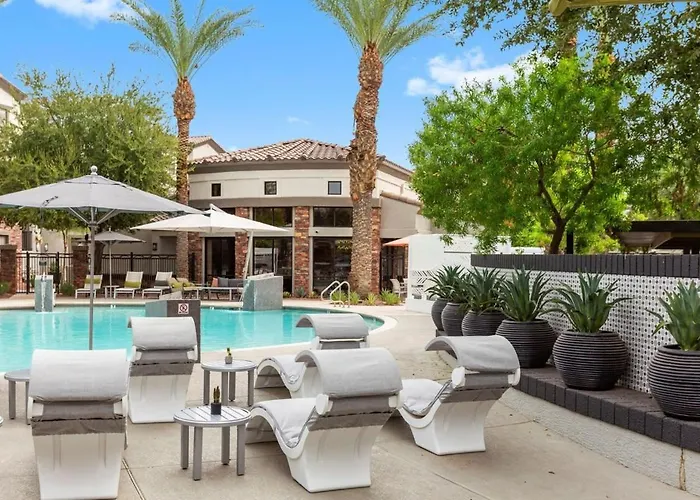 Cozysuites By The Stadium With Pool 12 Glendale