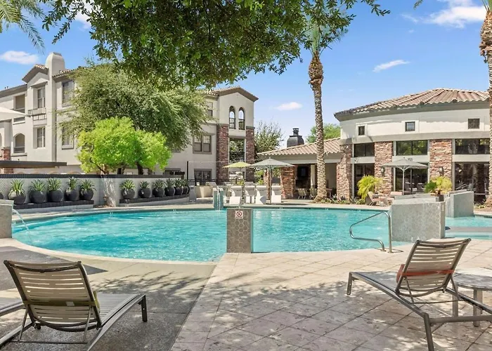 Cozysuites By The Stadium With Pool 12 Apartment