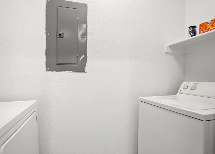 Cozysuites By The Stadium With Pool 12 Glendale