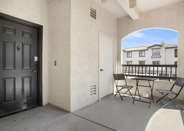 Cozysuites By The Stadium With Pool 12 Apartment Glendale