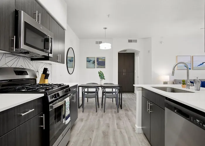 Cozysuites By The Stadium With Pool 12 Apartment *